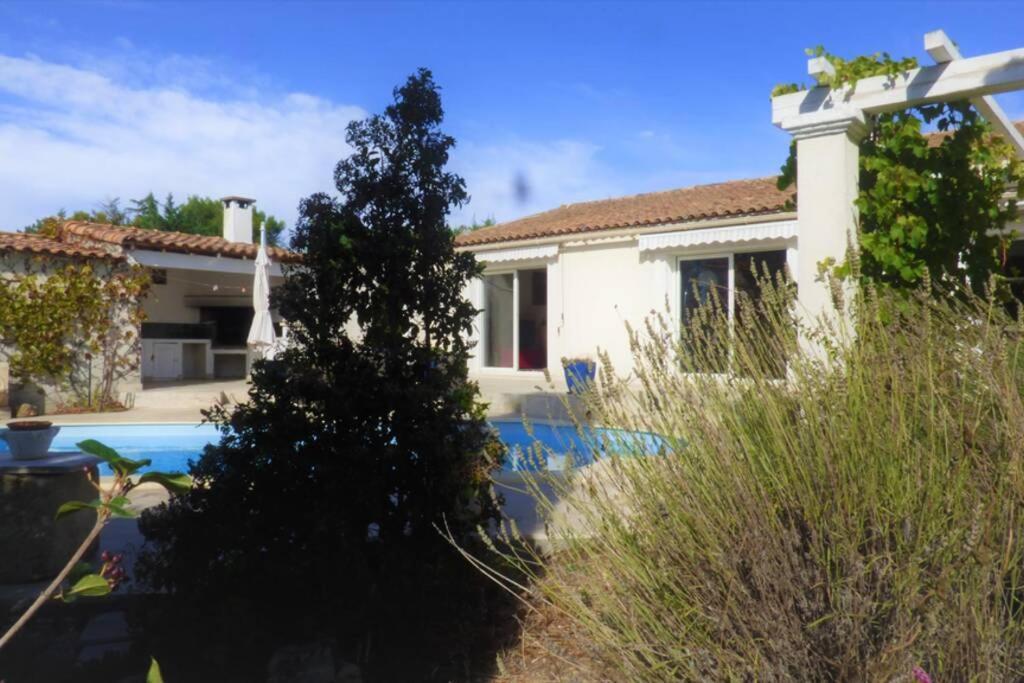 Ibis - Villa Avec Piscine, Jardin Et Parking Arles Exterior photo