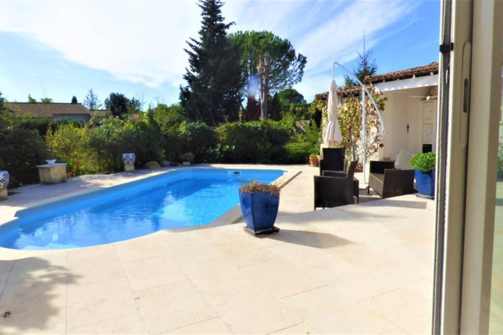 Ibis - Villa Avec Piscine, Jardin Et Parking Arles Exterior photo