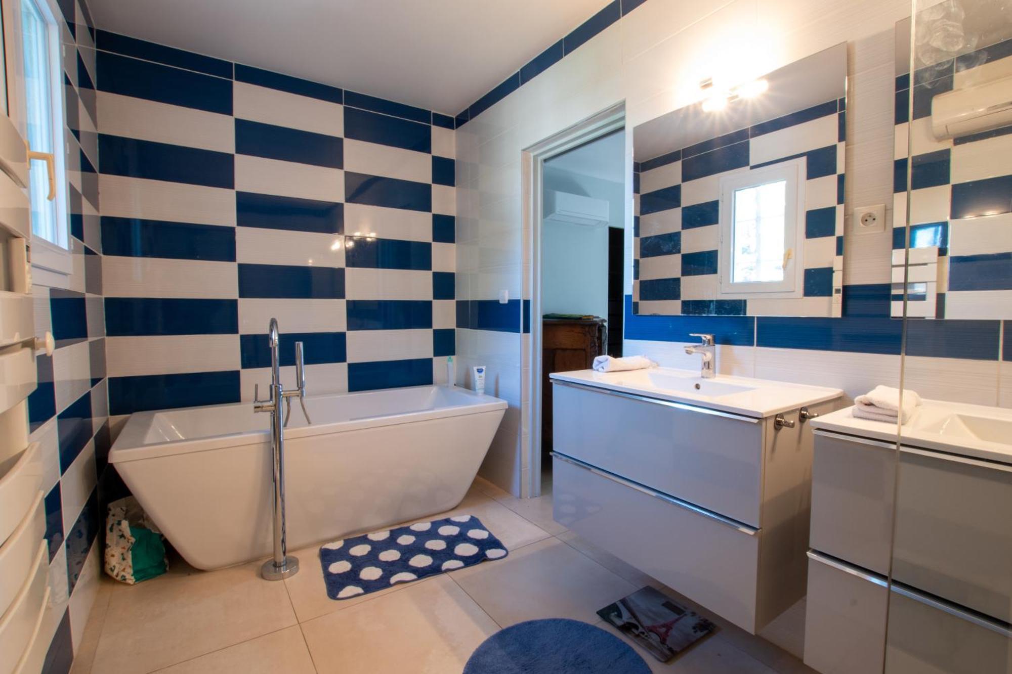 Ibis - Villa Avec Piscine, Jardin Et Parking Arles Exterior photo