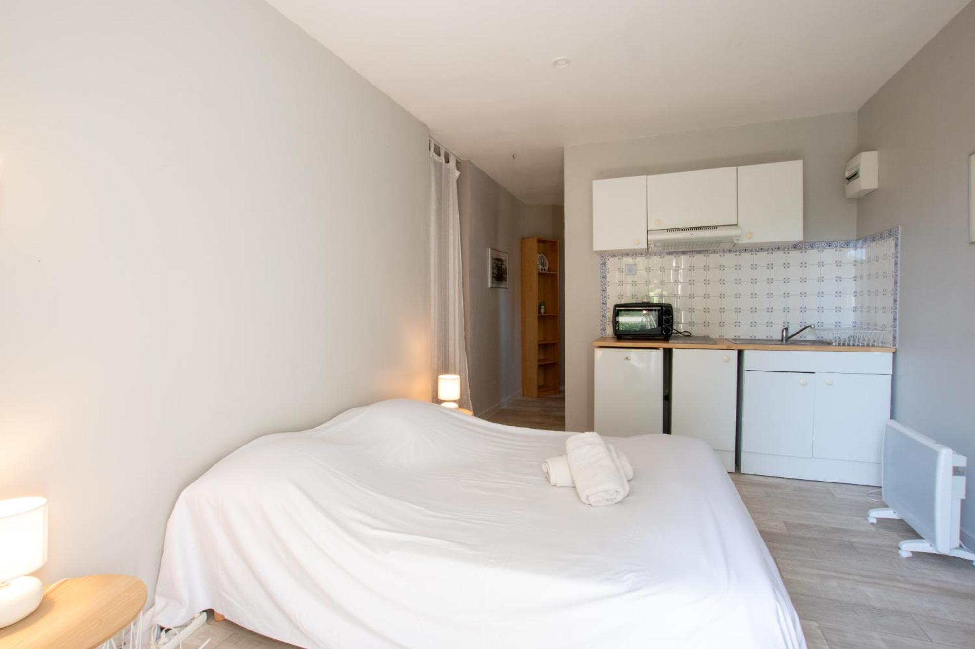 Ibis - Villa Avec Piscine, Jardin Et Parking Arles Exterior photo
